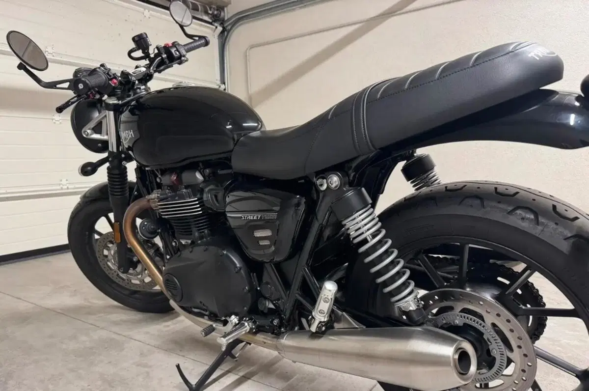 Triumph Street Twin 900 (2021 - 22) (3)