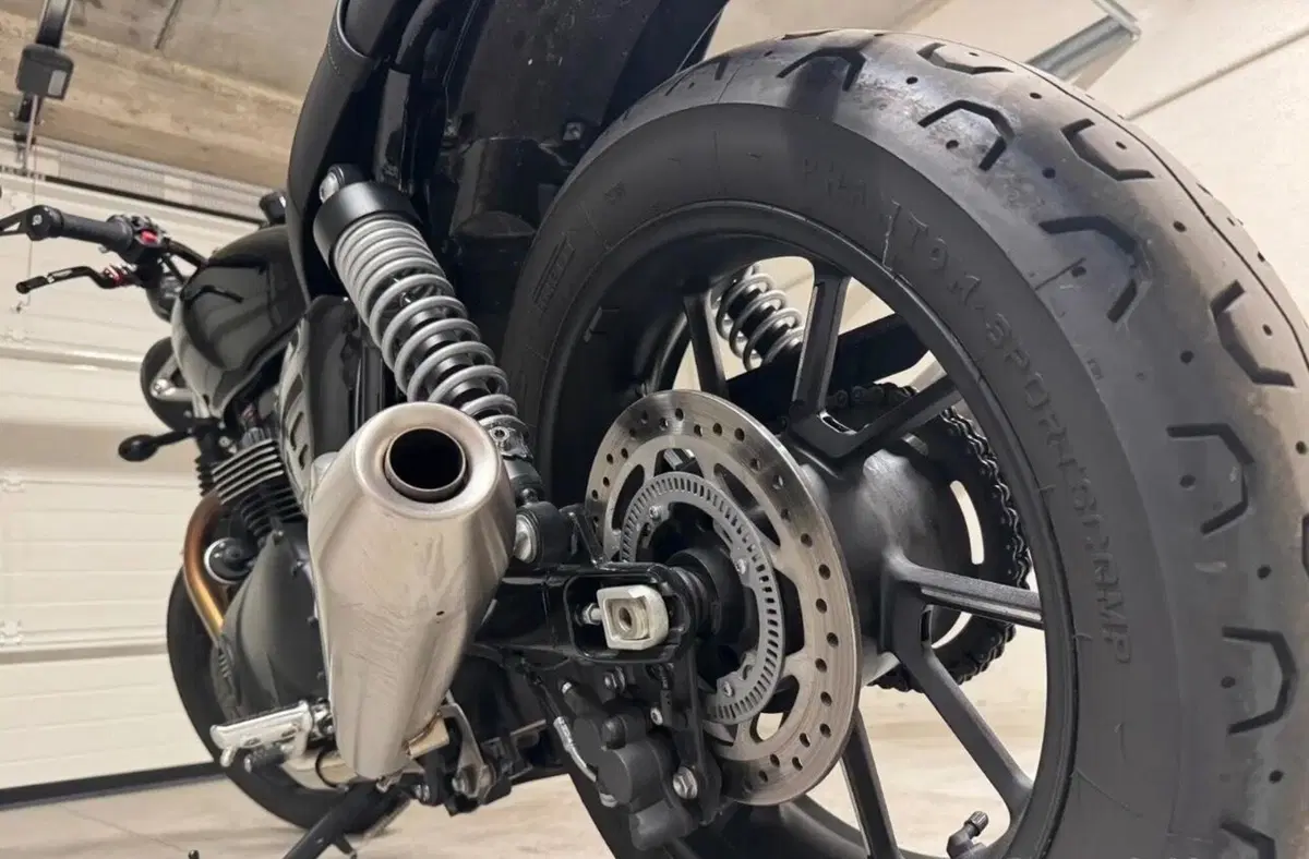 Triumph Street Twin 900 (2021 - 22) (5)