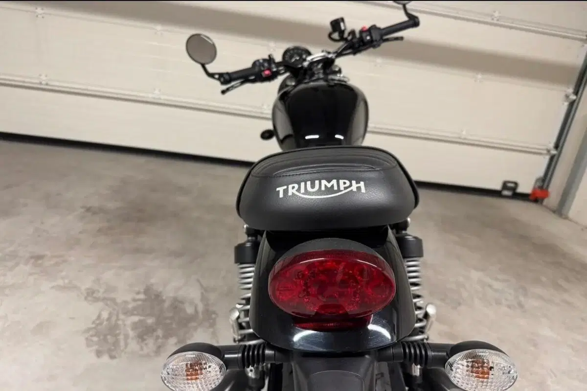 Triumph Street Twin 900 (2021 - 22) (6)