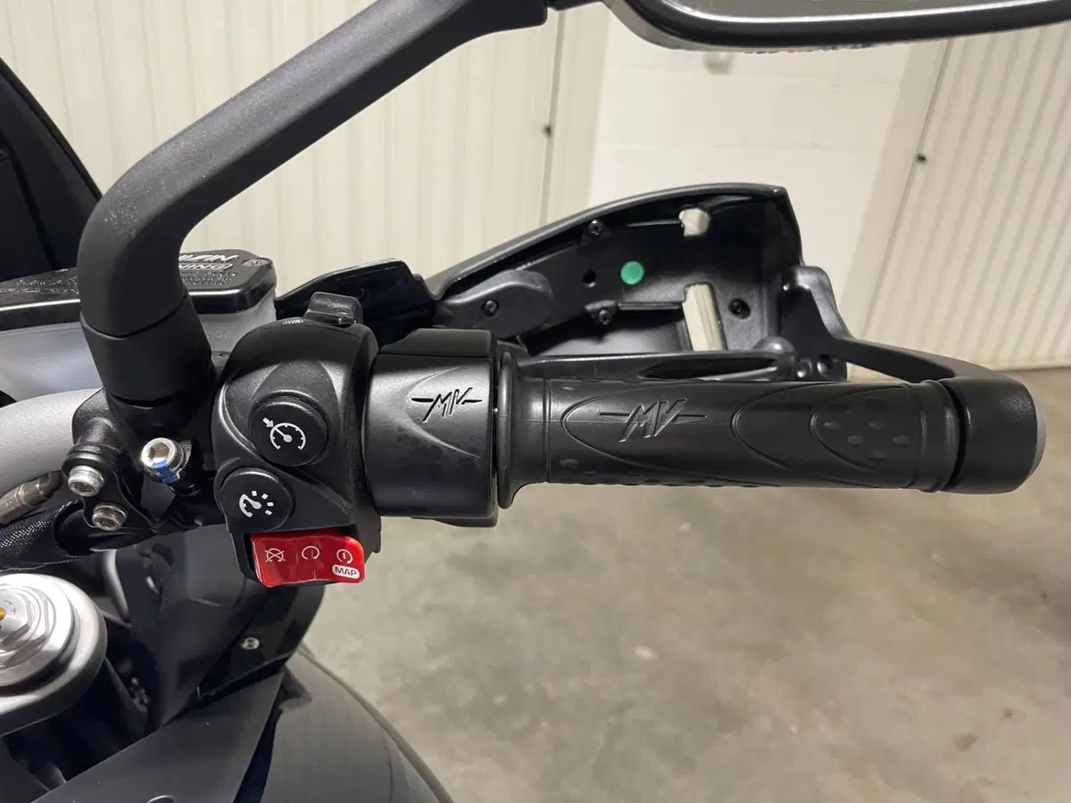 MV Agusta Turismo Veloce 800 R (2023 - 26) (8)