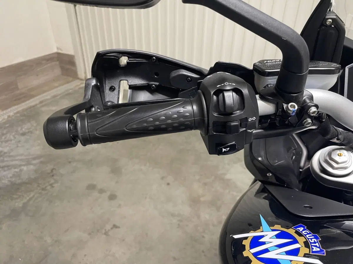 MV Agusta Turismo Veloce 800 R (2023 - 26) (9)