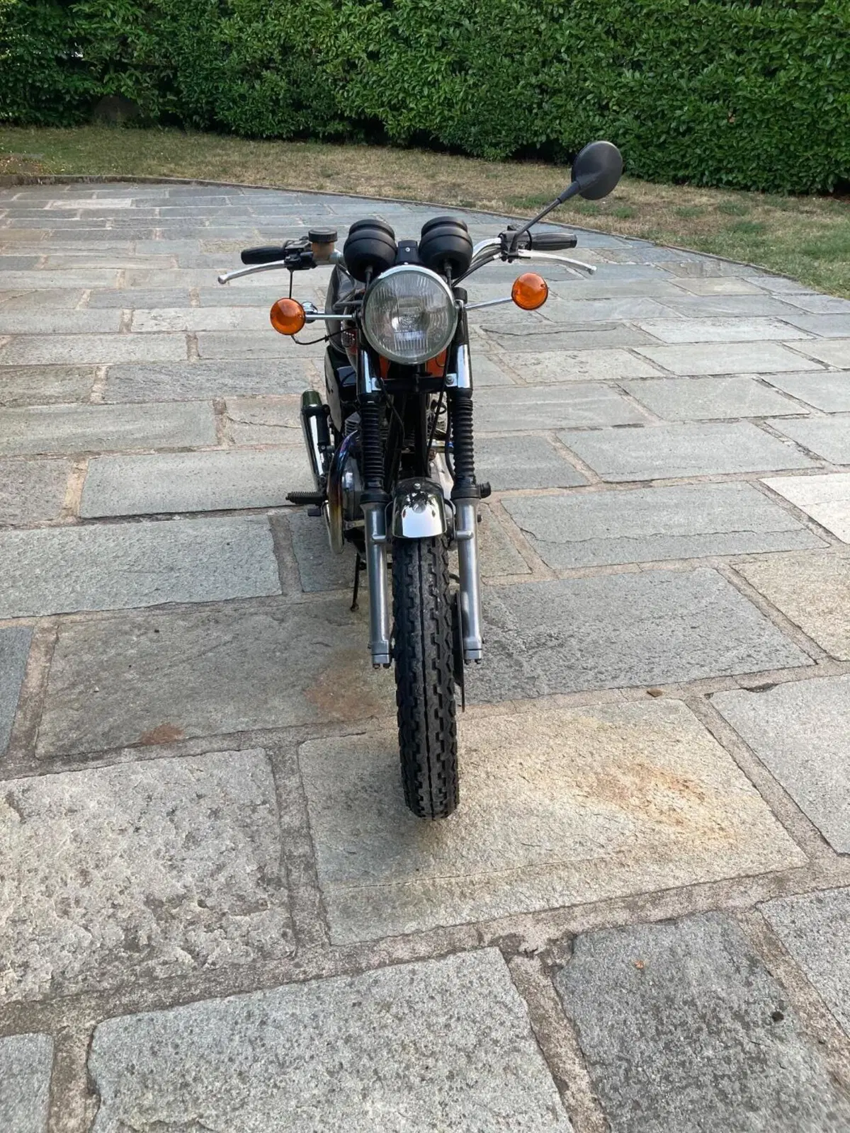 Triumph Bonneville T140E 750cc  (6)