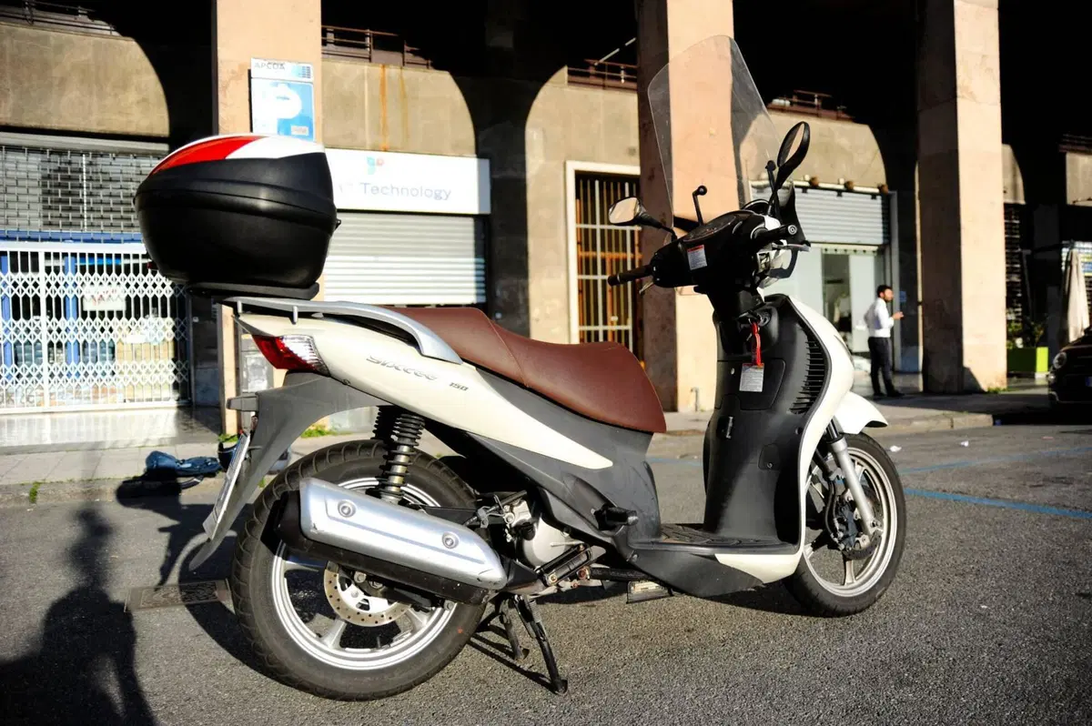 Suzuki SIXteen 150 (2007 - 14) (2)