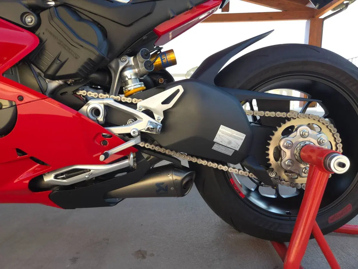 Ducati Panigale V4 S 1100 (2021) (5)