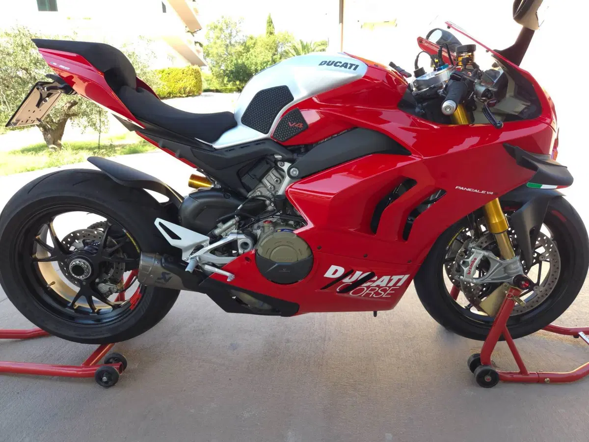 Ducati Panigale V4 S 1100 (2021) (2)