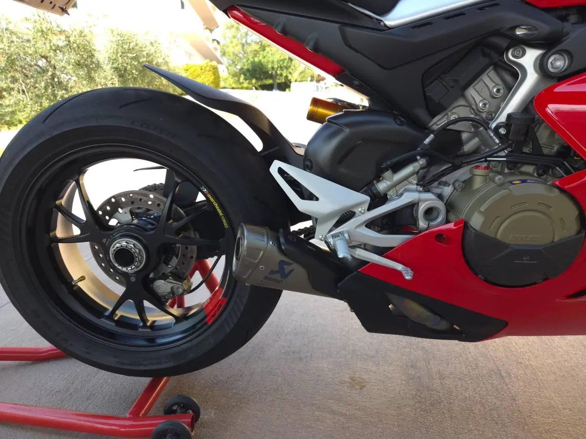 Ducati Panigale V4 S 1100 (2021) (6)