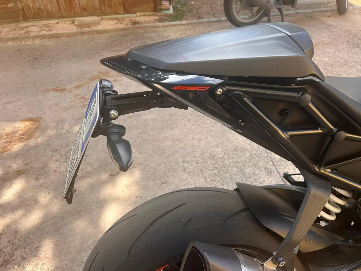 KTM 1290 Super Duke R (2019) (4)