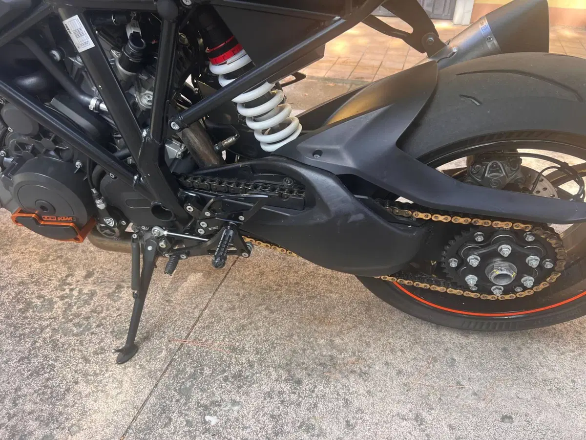 KTM 1290 Super Duke R (2019) (9)