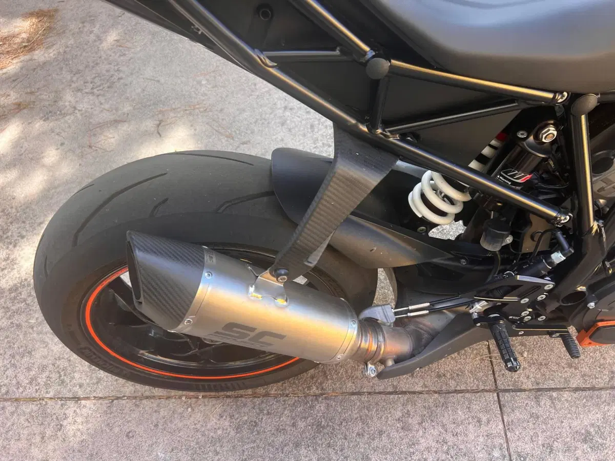 KTM 1290 Super Duke R (2019) (11)