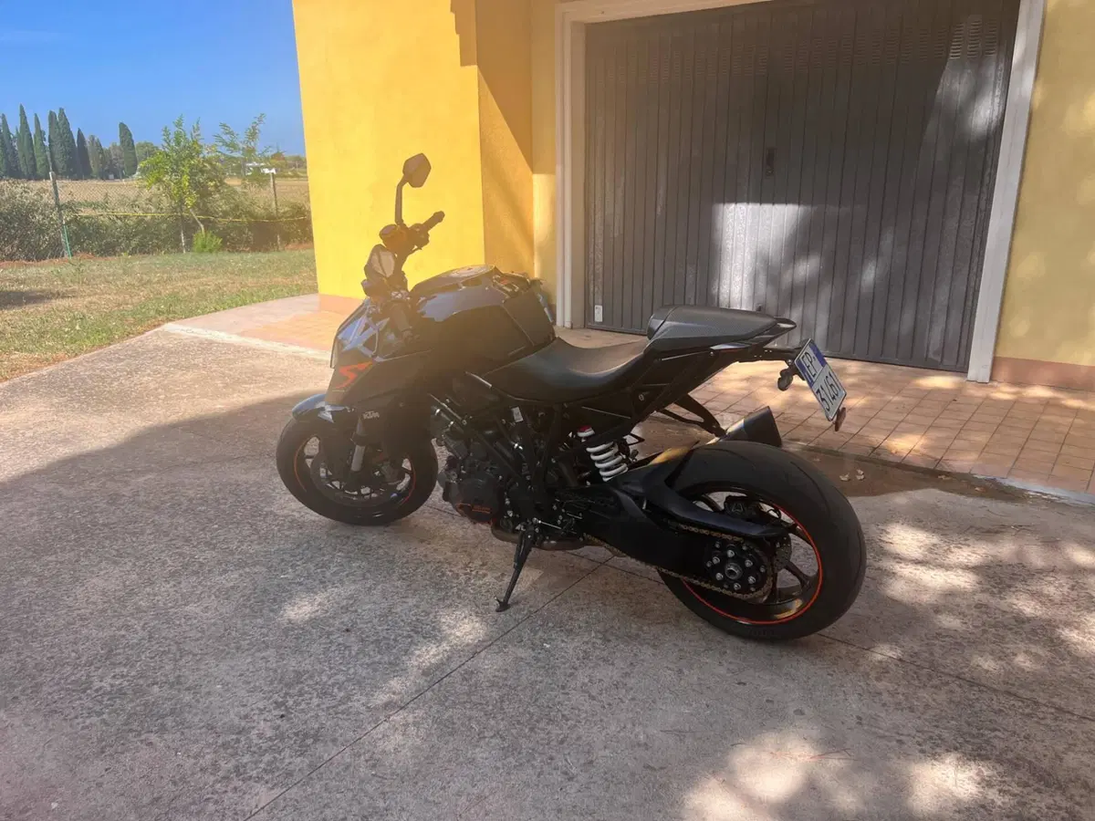 KTM 1290 Super Duke R (2019) (12)