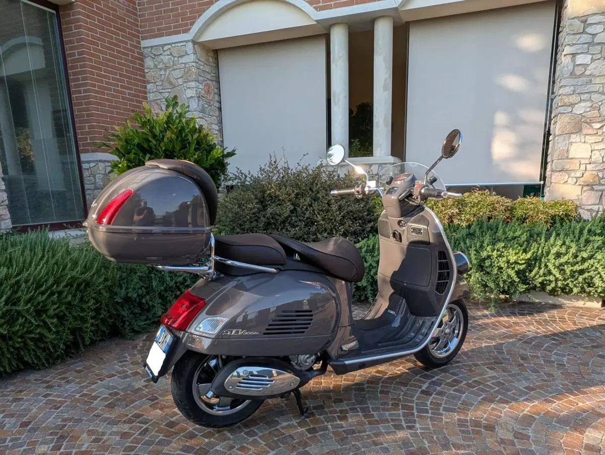 Vespa GTV 300 Vie della Moda (2011 - 14) (4)