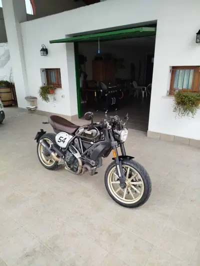 Ducati Scrambler 800 Caf&egrave; Racer (2017 - 21) usata