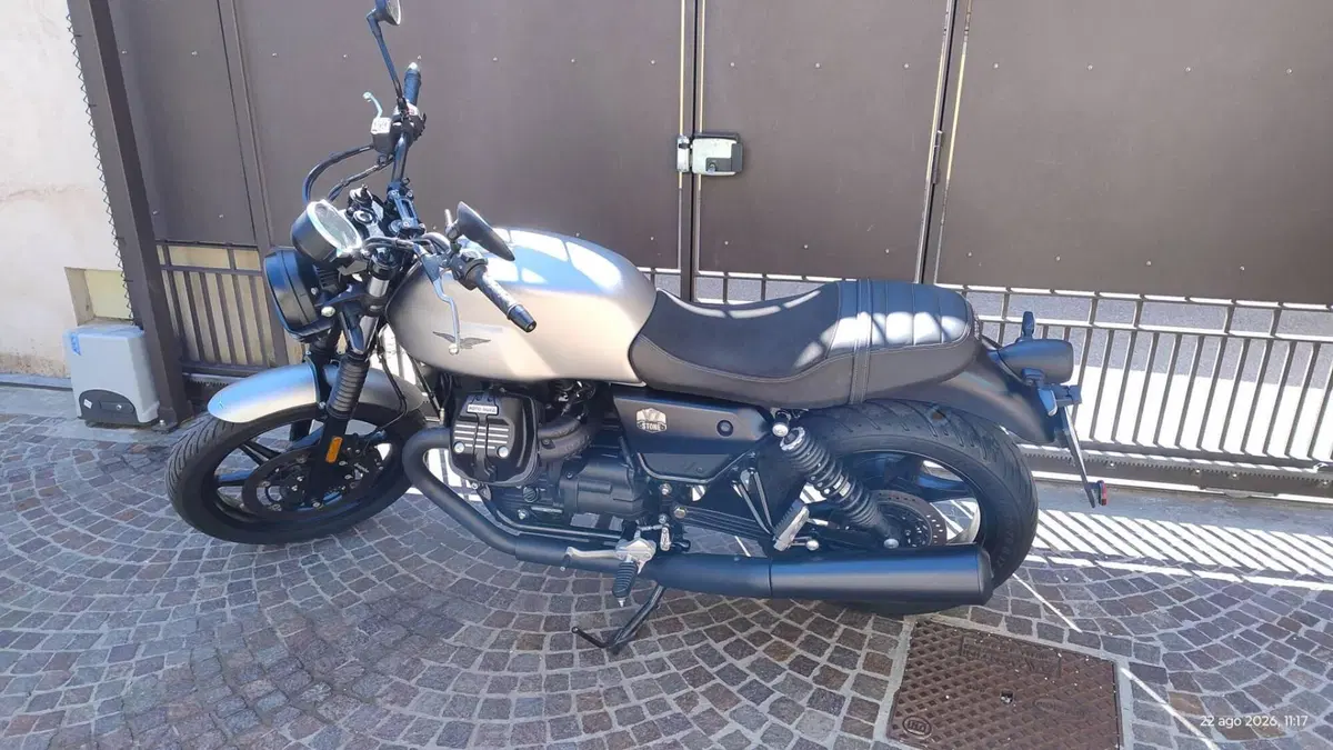 Moto Guzzi V7 Stone (2021 - 24) (4)