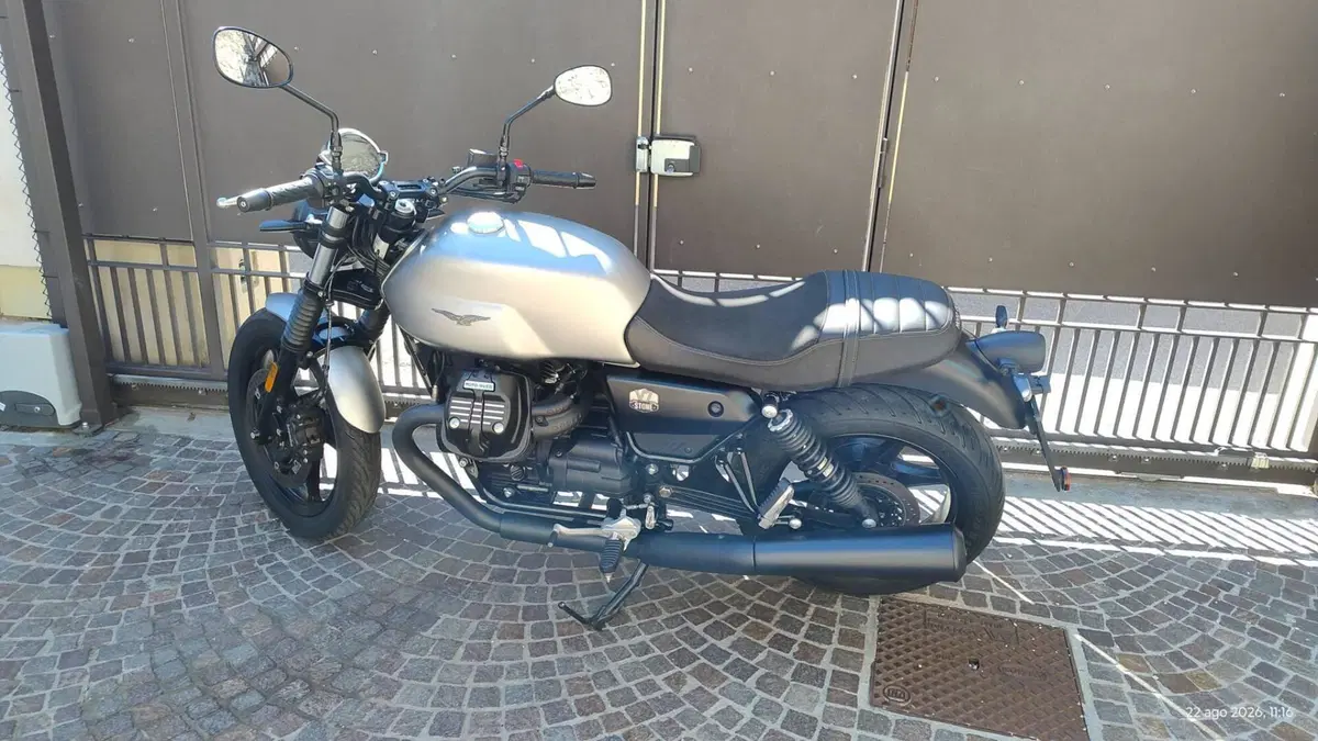 Moto Guzzi V7 Stone (2021 - 24) (7)