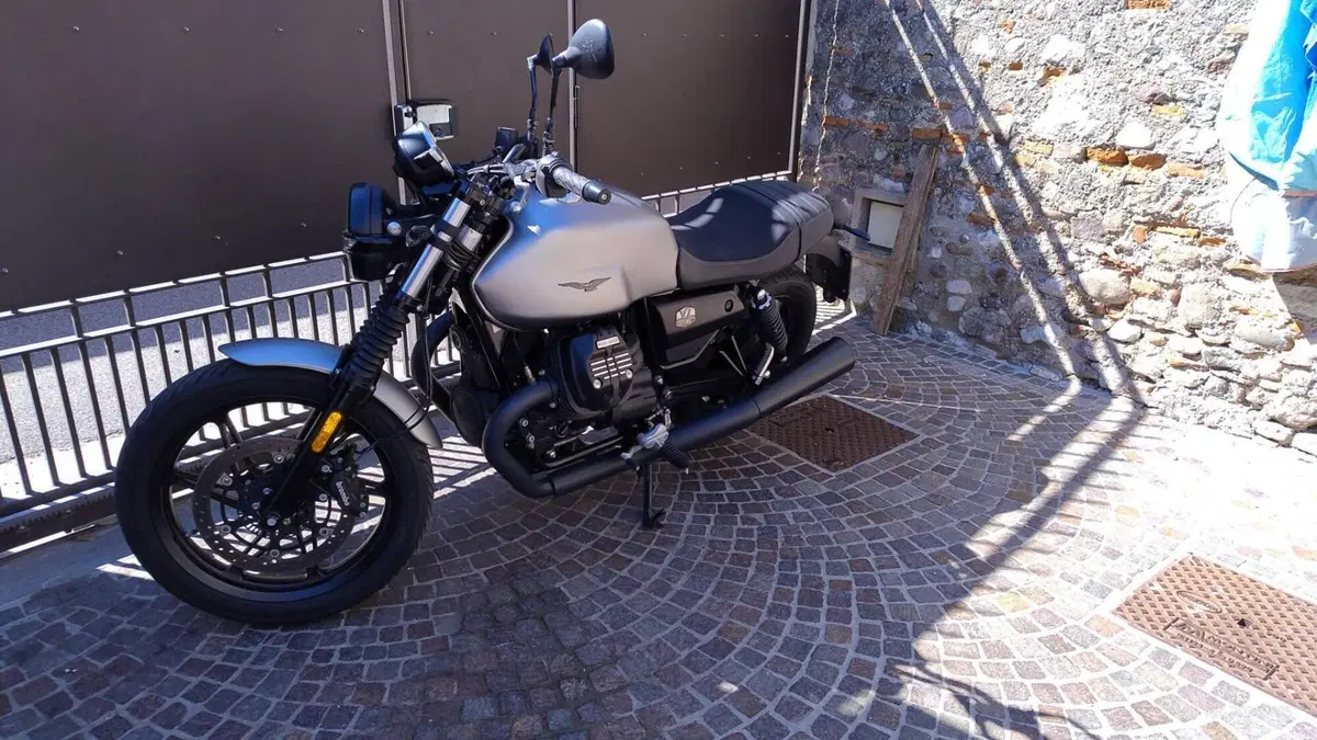 Moto Guzzi V7 Stone (2021 - 24) (8)