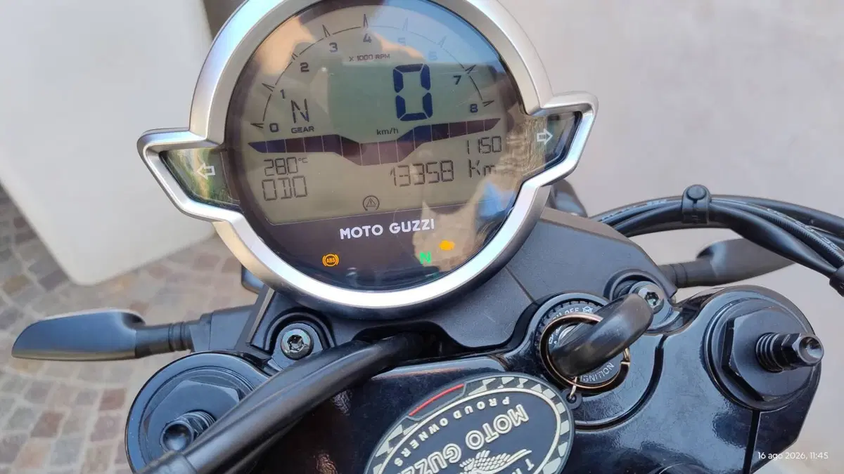 Moto Guzzi V7 Stone (2021 - 24) (9)