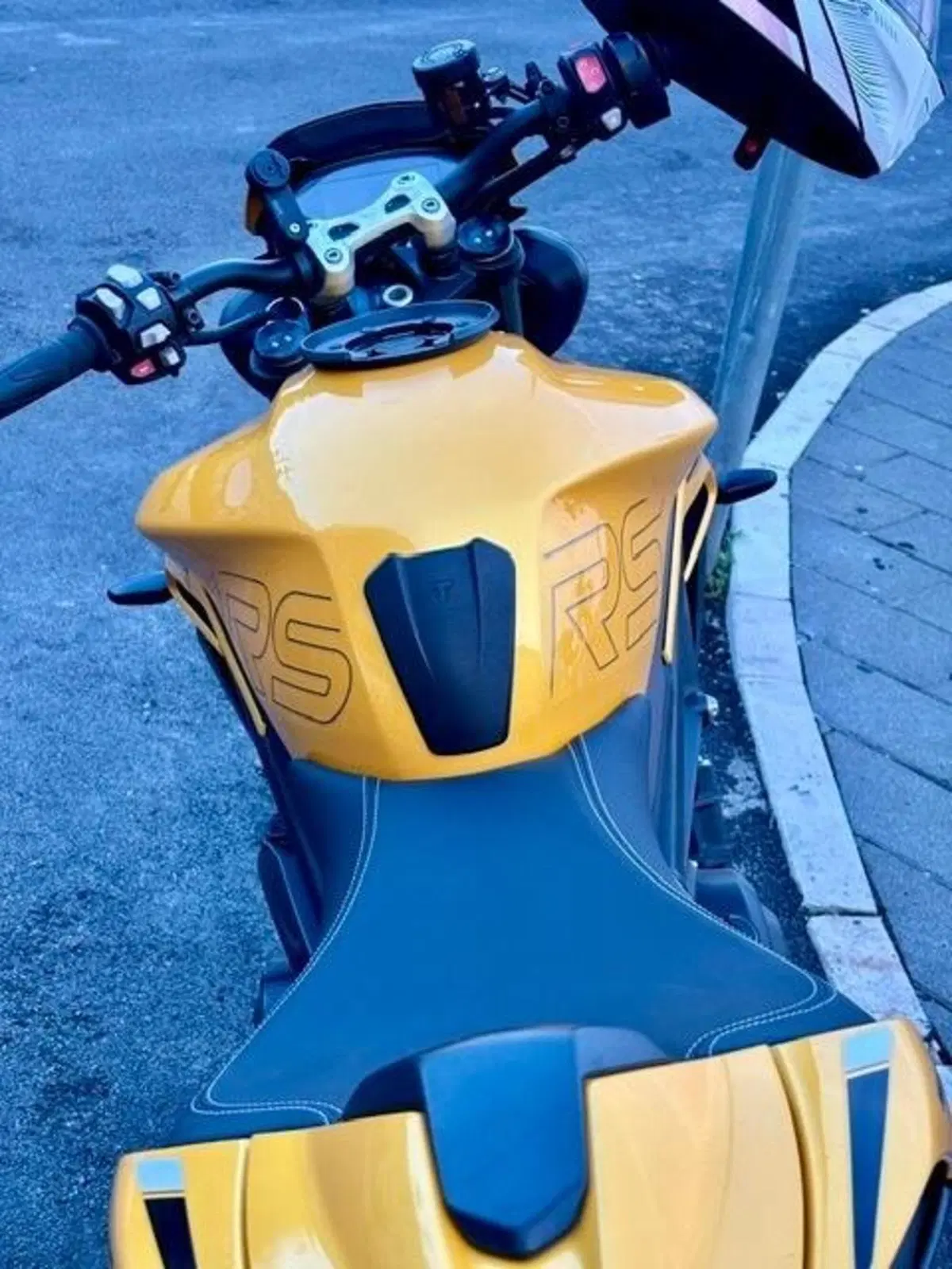 Triumph Street Triple 765 RS (2023 - 26) (4)