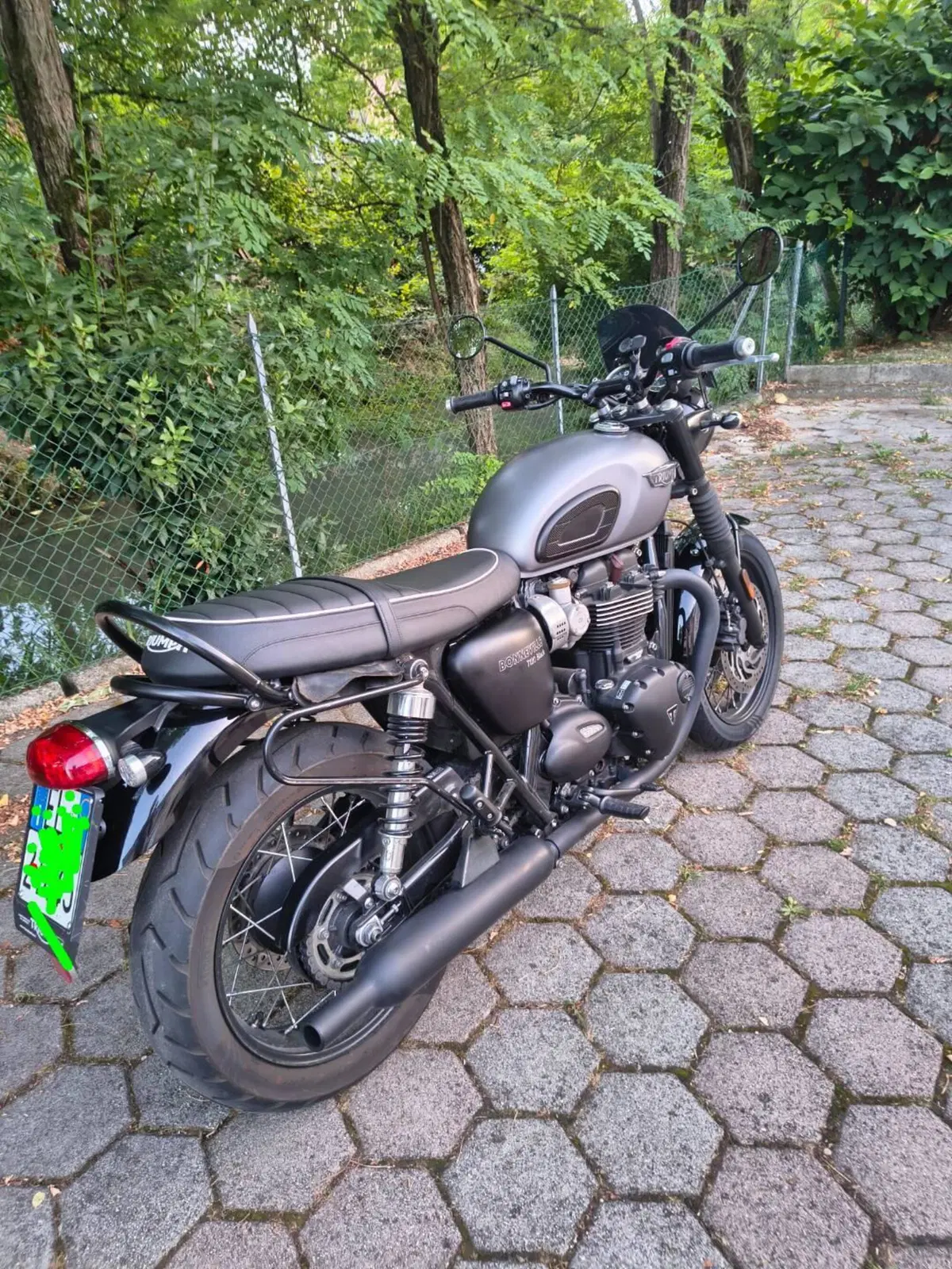Triumph Bonneville T120 Black (2017 - 20) (2)