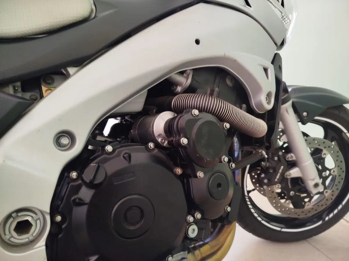 Suzuki GSR 600 (2006 - 11) (7)