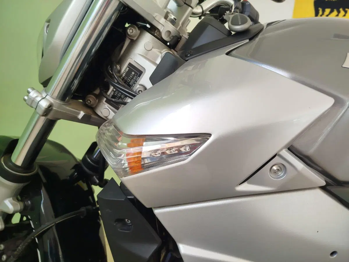 Suzuki GSR 600 (2006 - 11) (8)