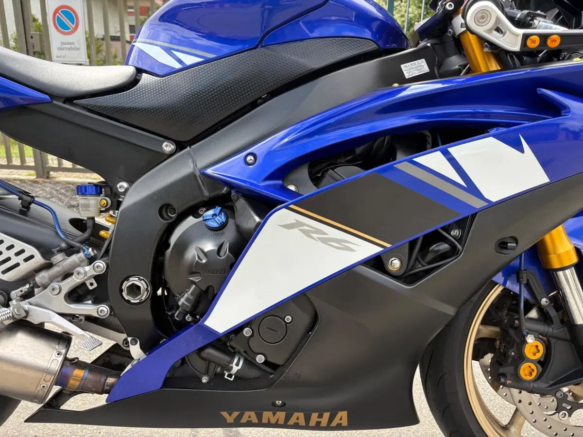 Yamaha YZF R6 (2008 - 09) (8)