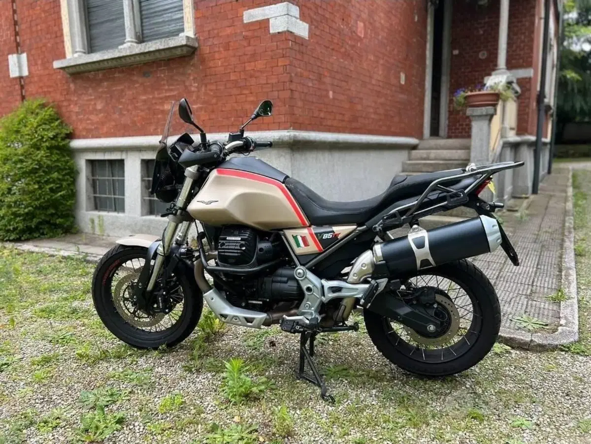 Moto Guzzi V85 TT Travel (2021 - 23) (2)