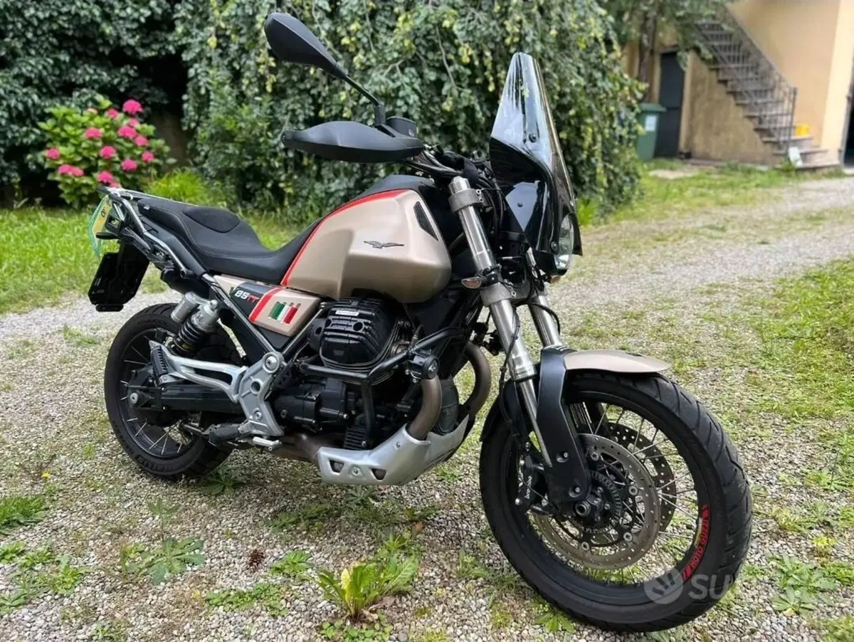 Moto Guzzi V85 TT Travel (2021 - 23) (4)