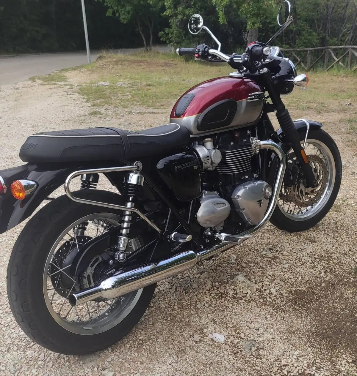 Triumph Bonneville T120 (2021 - 25) (2)