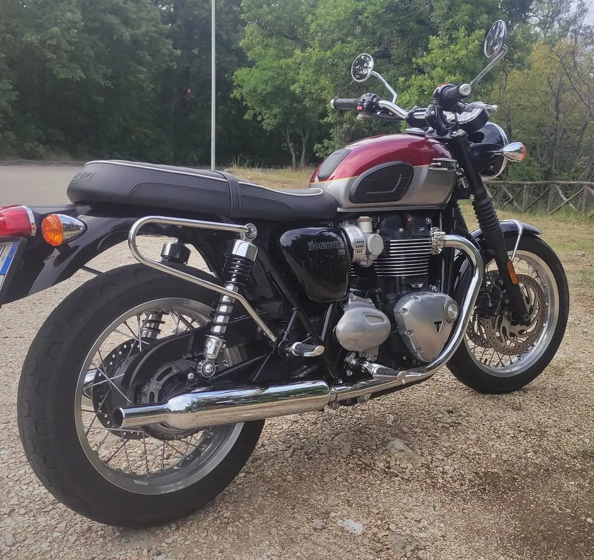 Triumph Bonneville T120 (2021 - 25) (3)