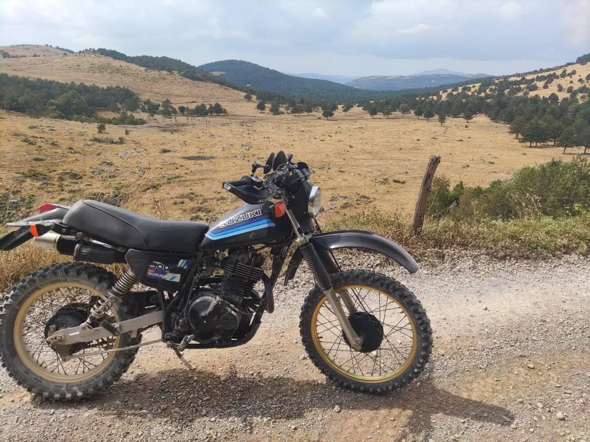 Suzuki DR 500 s (5)