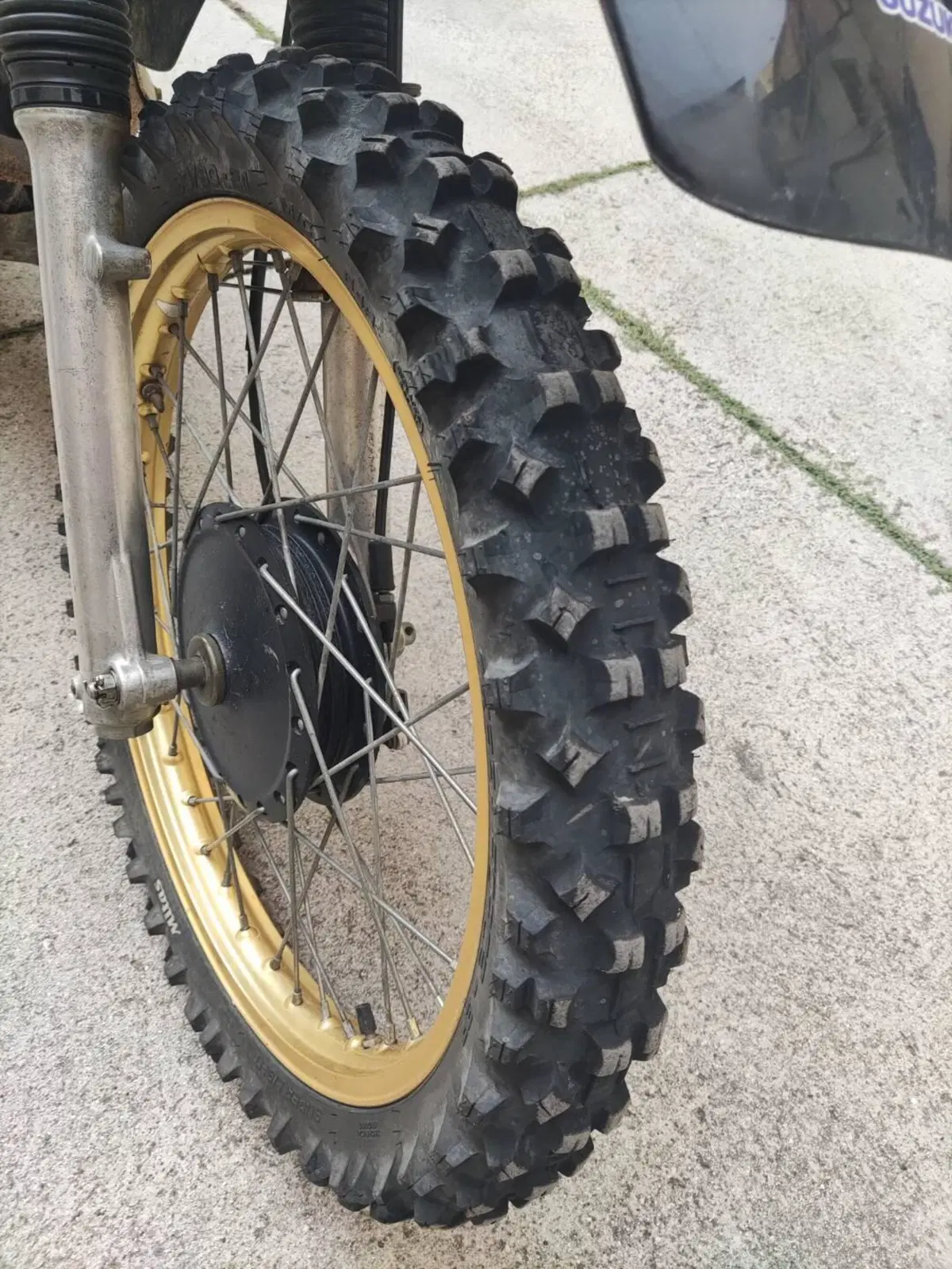 Suzuki DR 500 s (11)