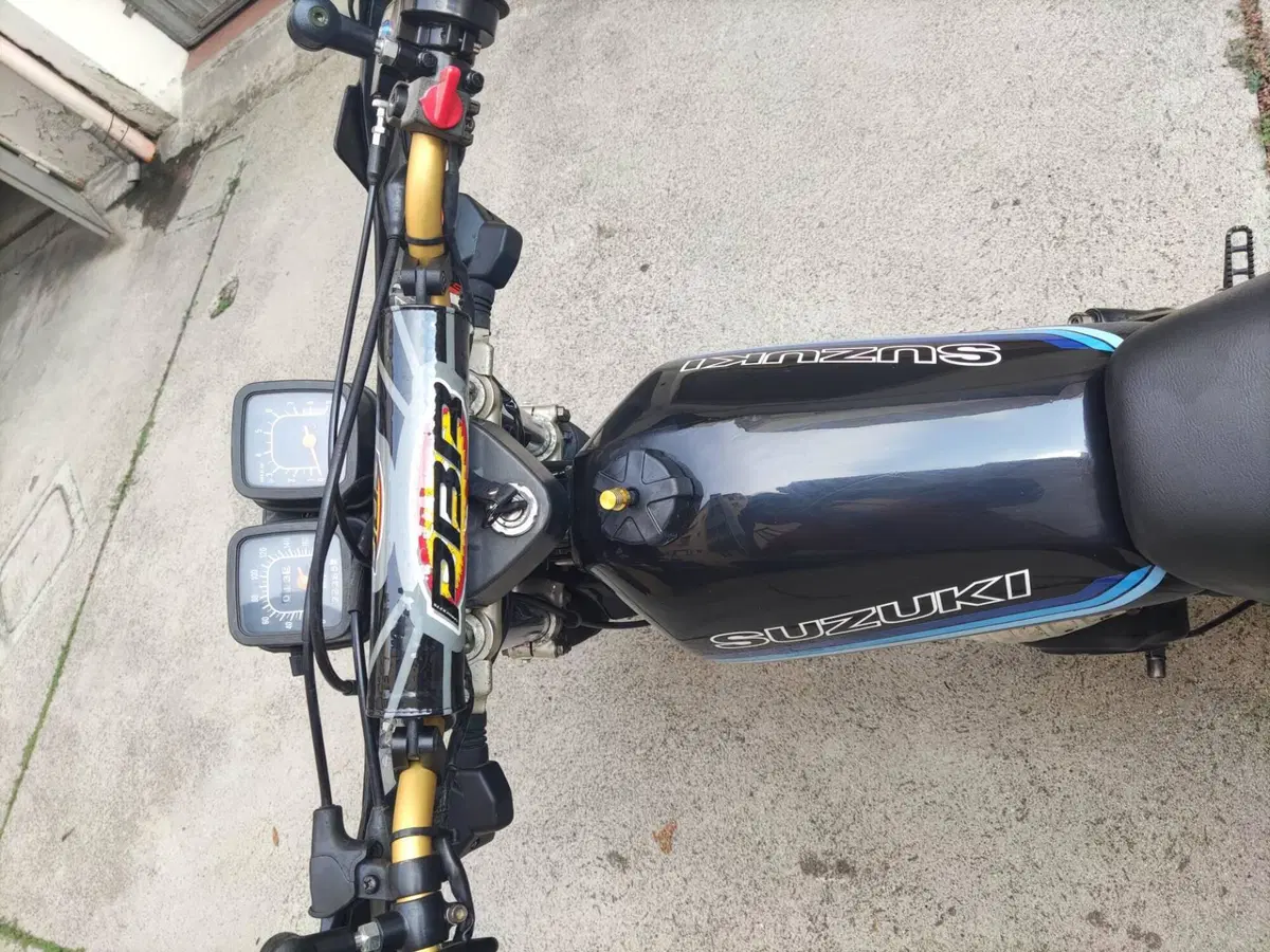 Suzuki DR 500 s (13)
