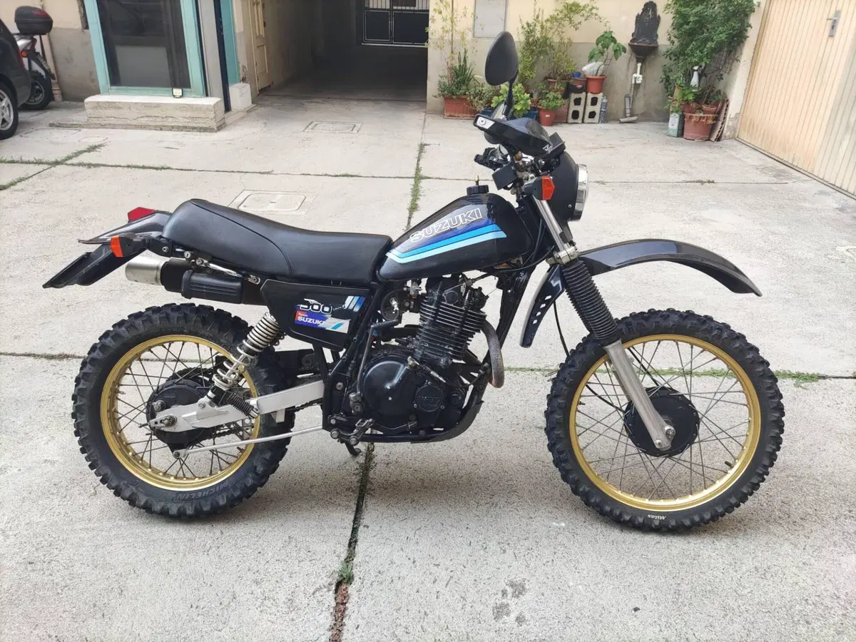 Suzuki DR 500 s (7)