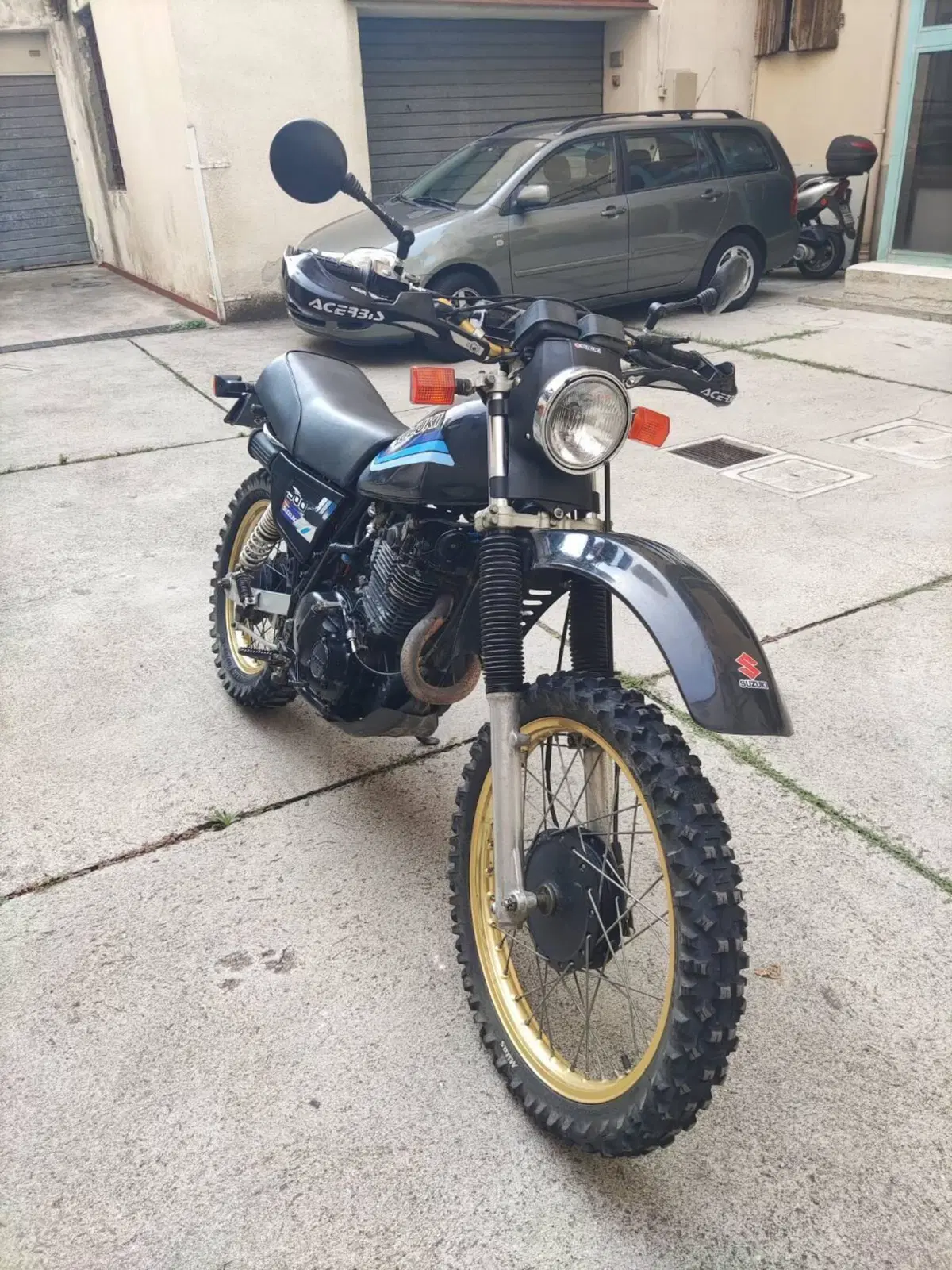 Suzuki DR 500 s (2)