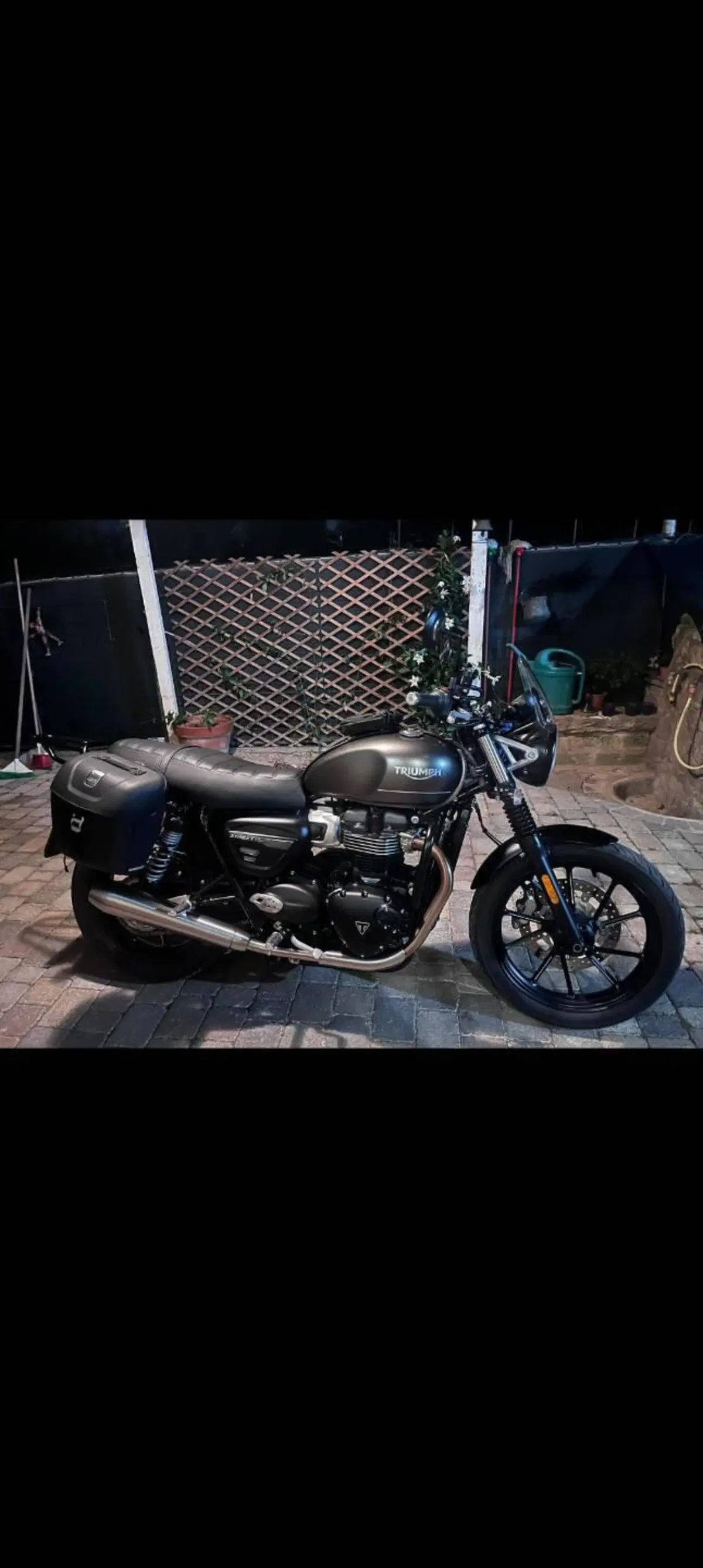 Triumph Street Twin 900 (2021 - 22) (2)