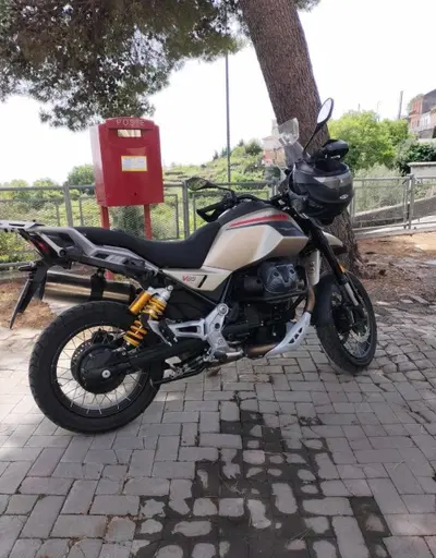 Moto Guzzi V85 TT Travel (2024 - 26) usata
