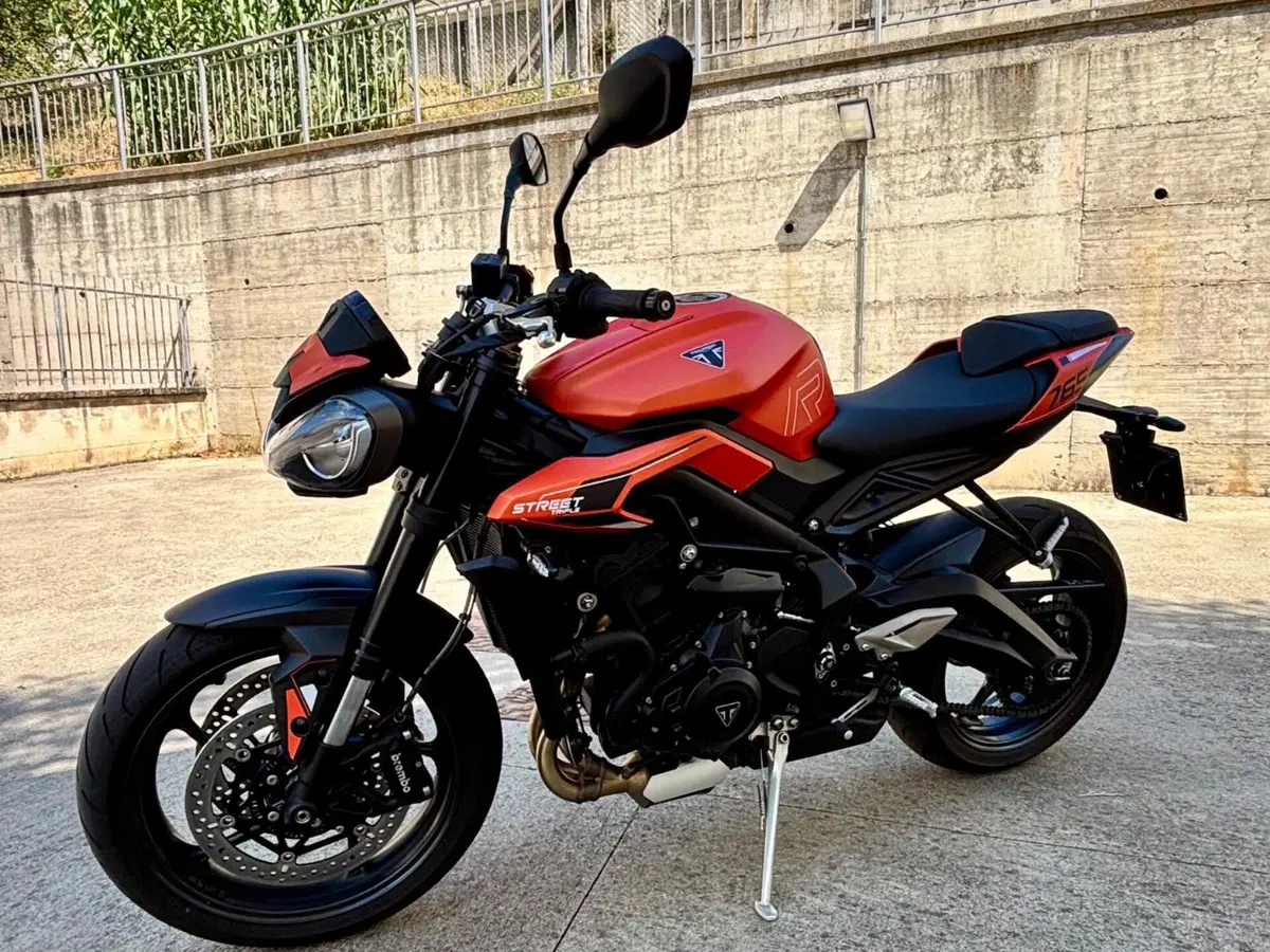 Triumph Street Triple 765 R (2023 - 26) (3)