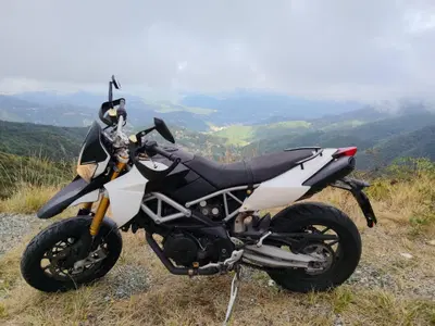 Aprilia Dorsoduro 750 Factory (2010 - 13) usata