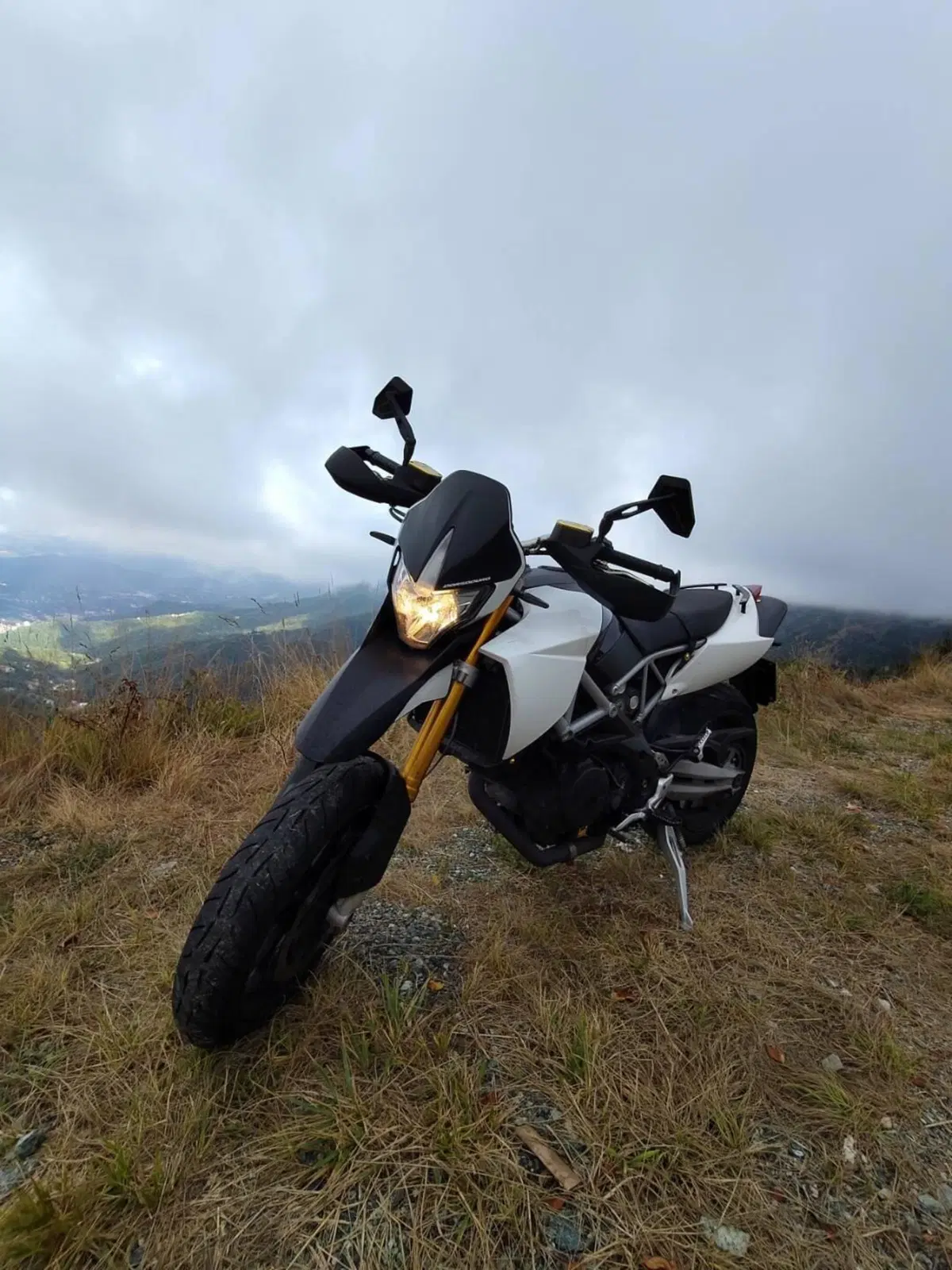 Aprilia Dorsoduro 750 Factory (2010 - 13) (2)
