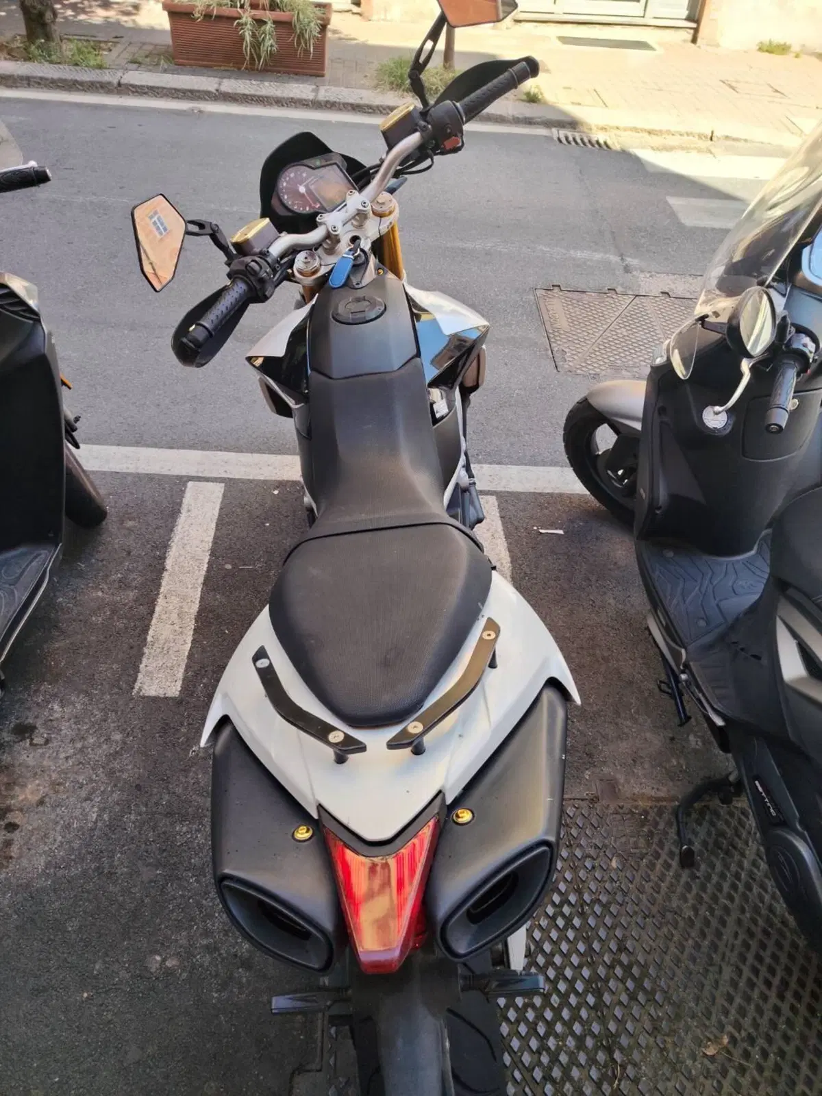 Aprilia Dorsoduro 750 Factory (2010 - 13) (4)