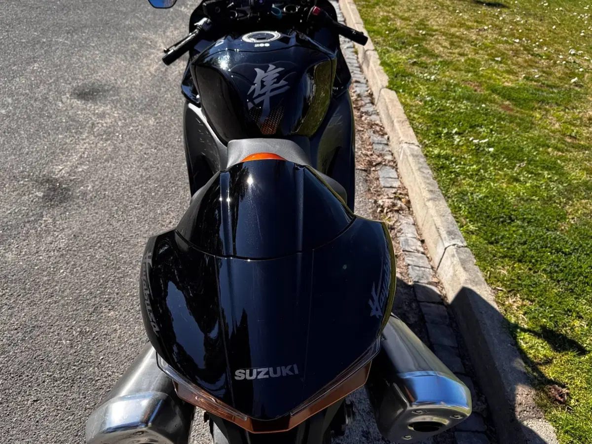 Suzuki GSX 1300 R Hayabusa (2021 - 24) (9)
