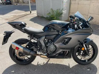 Yamaha YZF R7 (2021 - 25) usata