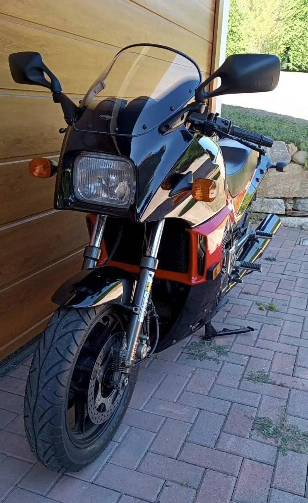 Kawasaki GPz 900 R (7)