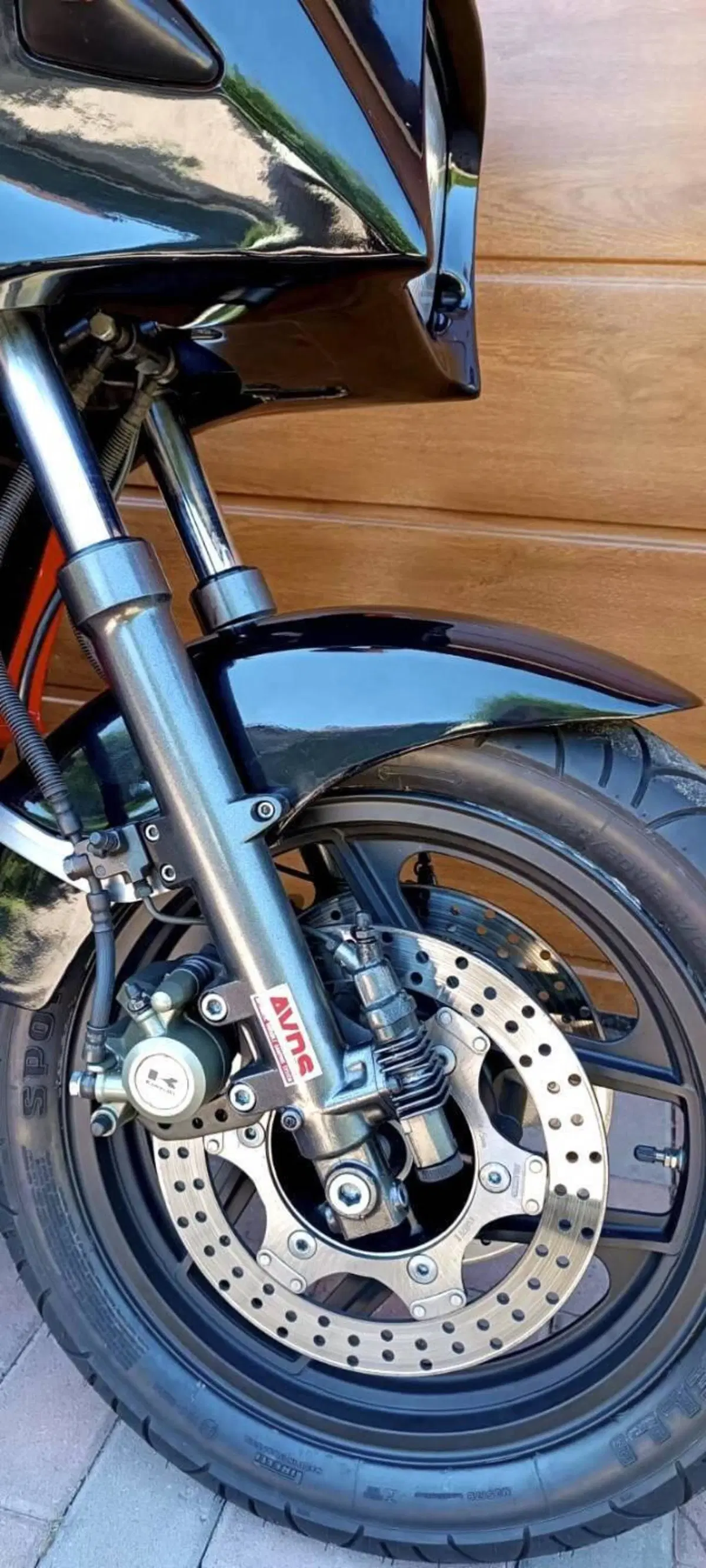 Kawasaki GPz 900 R (9)