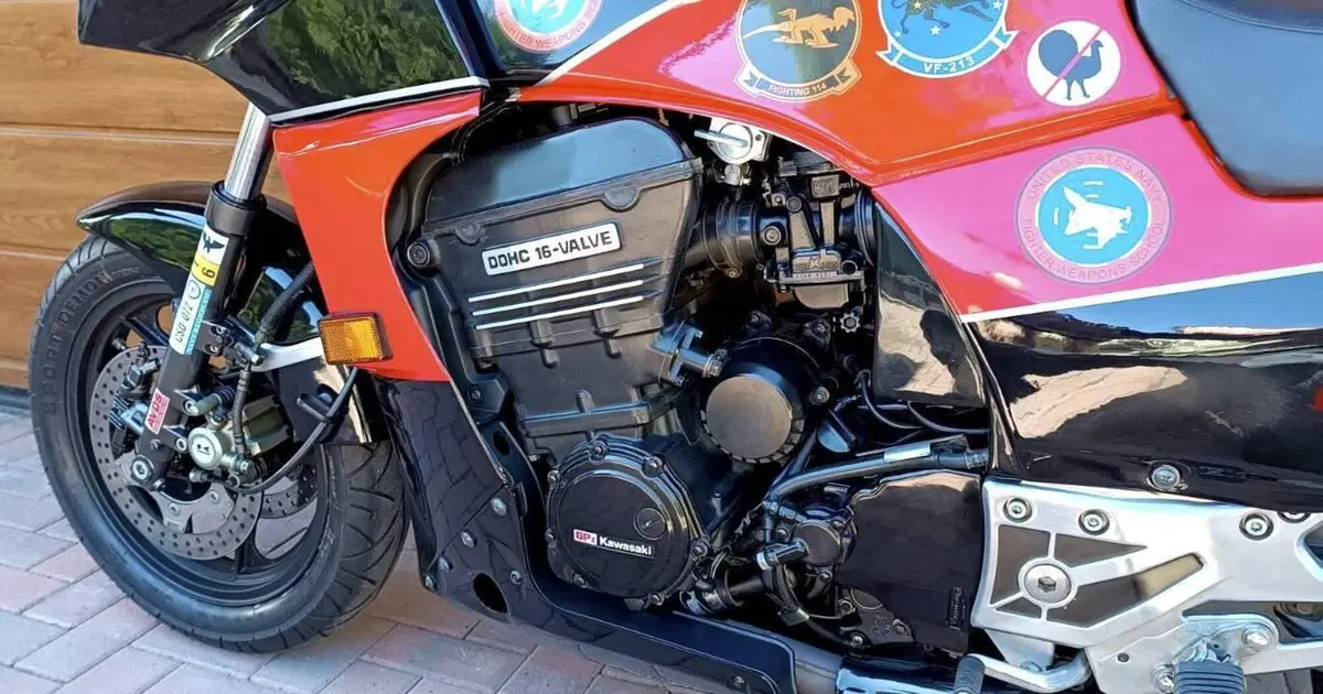 Kawasaki GPz 900 R (12)