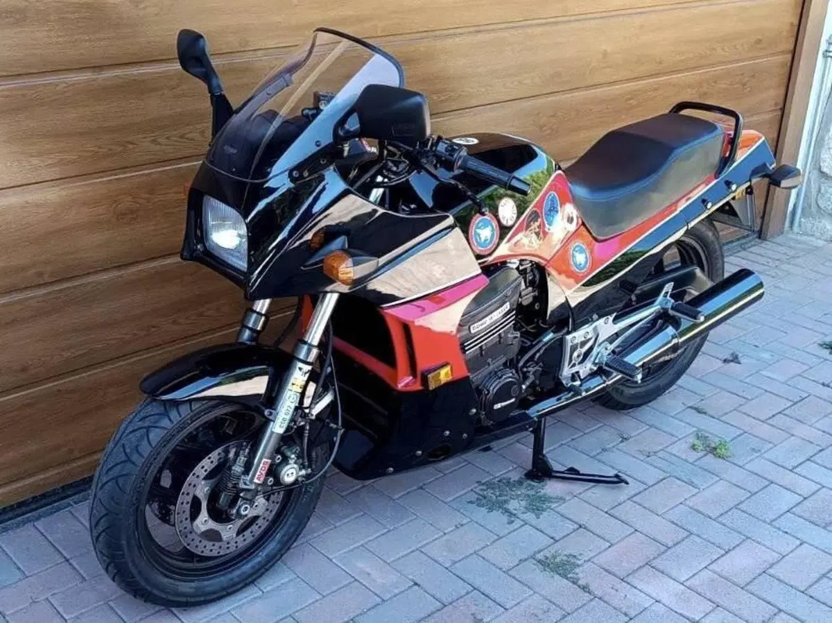 Kawasaki GPz 900 R (13)
