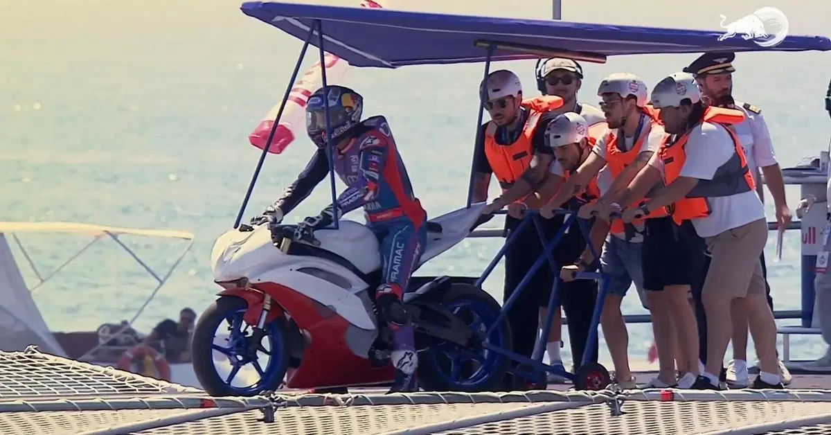 MotoGP 2026. Toprak Razgatlioglu, ma che cavolo stai facendo?? Questa finisce male! [VIDEO]