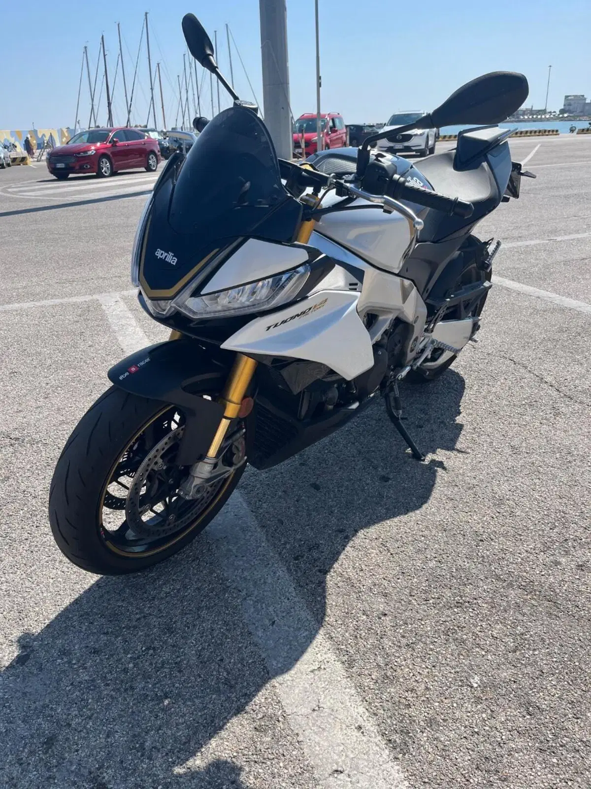 Aprilia Tuono V4 Factory (2021 - 24) (2)