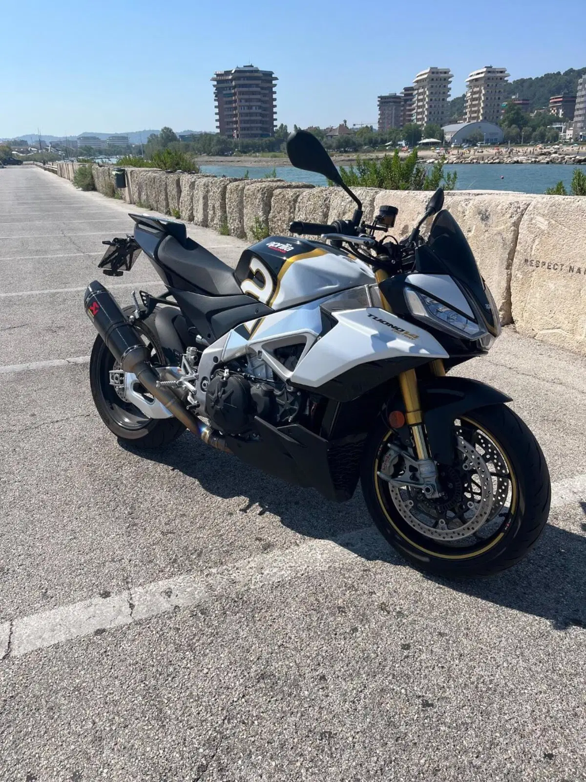 Aprilia Tuono V4 Factory (2021 - 24) (3)