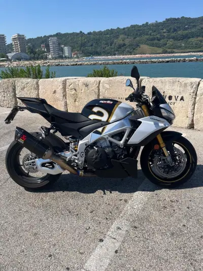 Aprilia Tuono V4 Factory (2021 - 24) usata